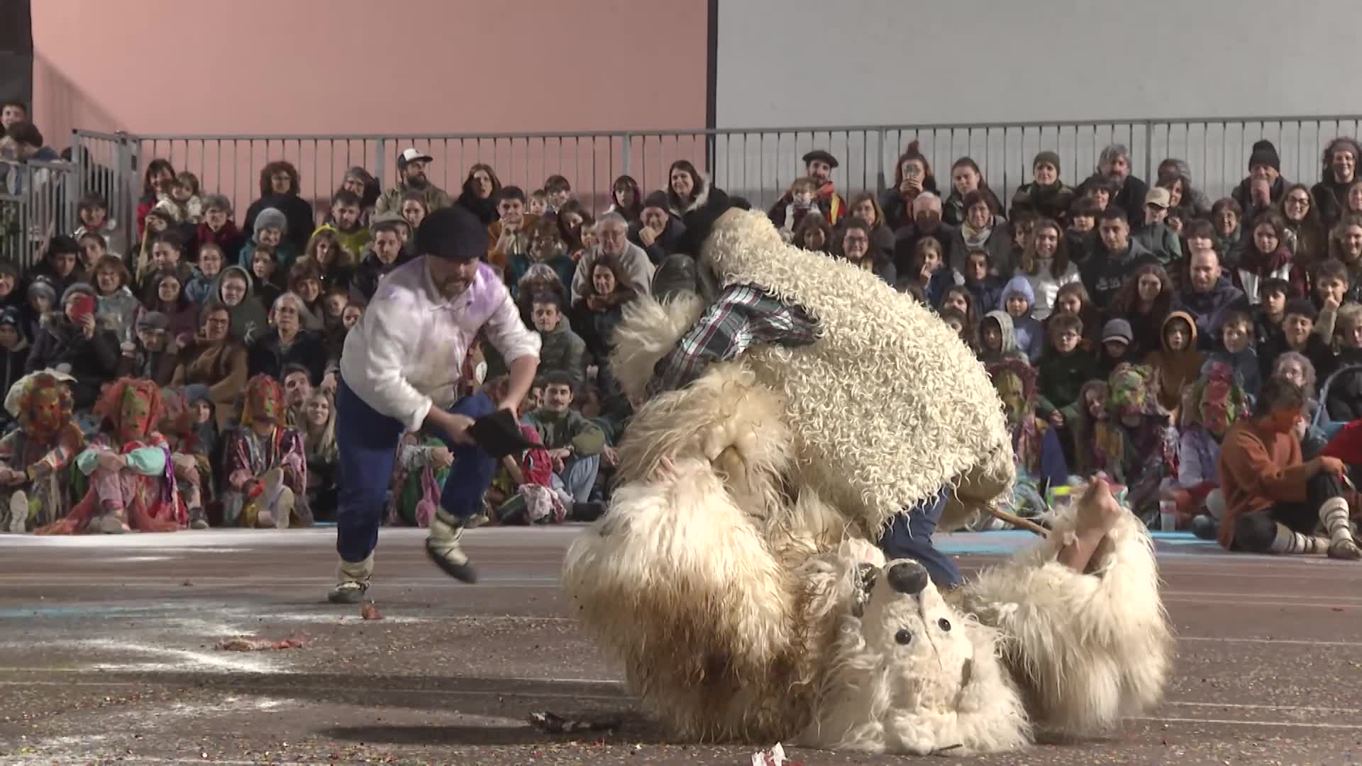 Hartzaro festibala udaberria iratzartzen