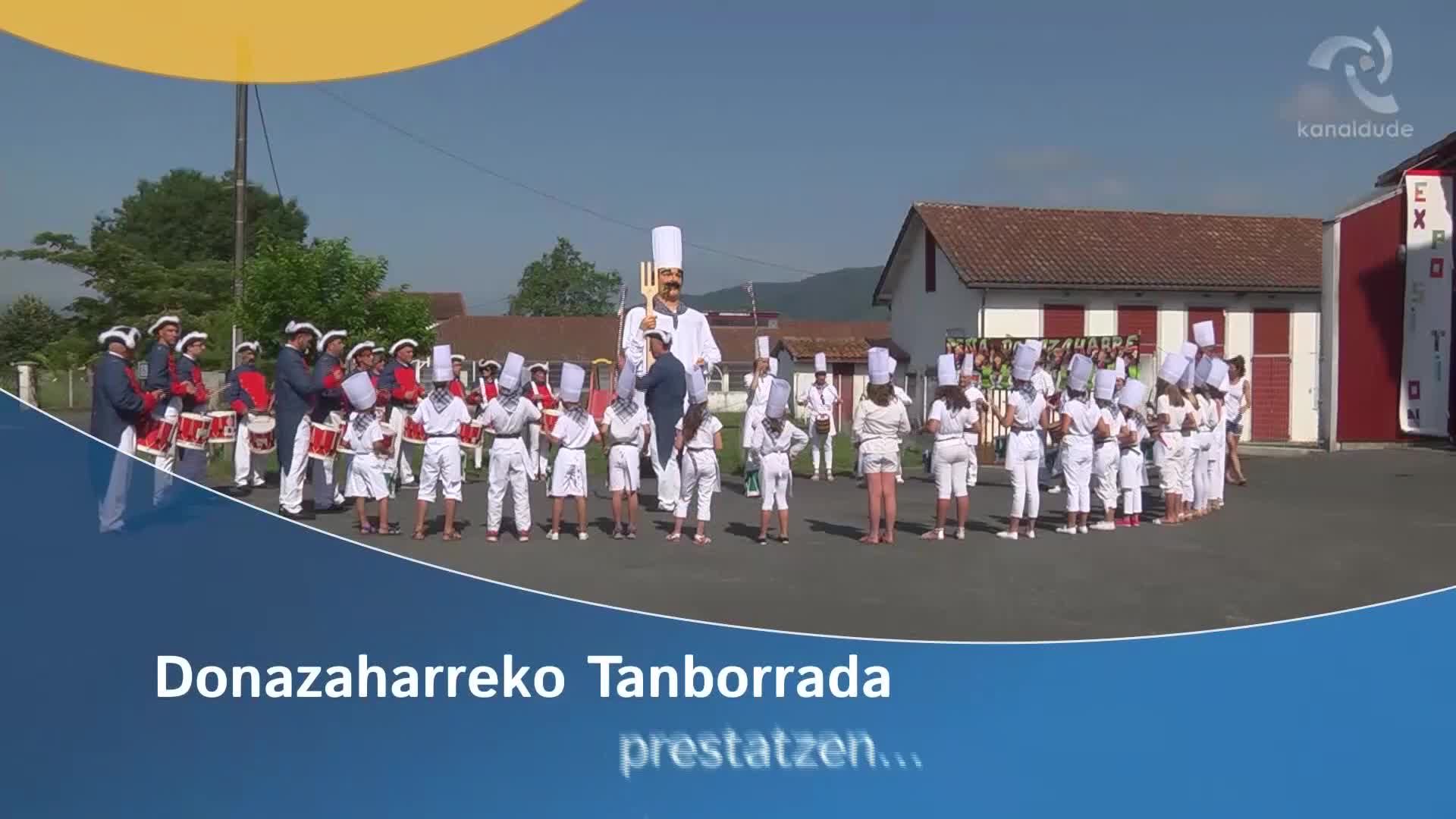 Donazaharreko tanborrada prestatzen